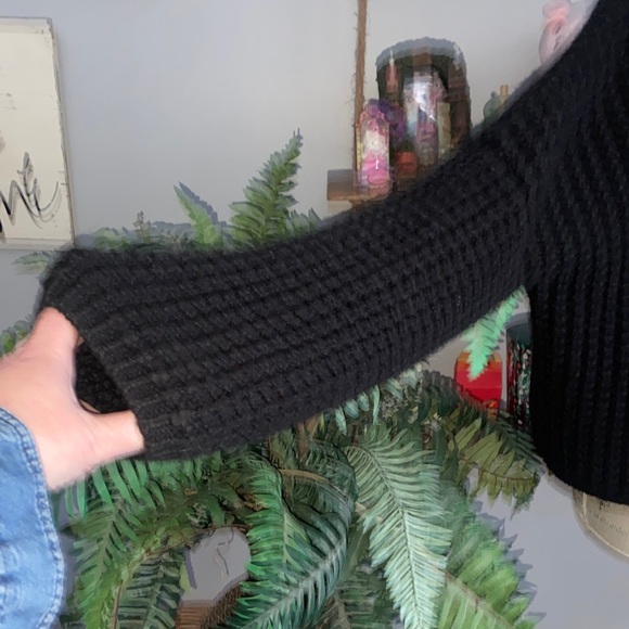 Forever 21 XL Black Crewneck Sweater - Picture 3 of 6